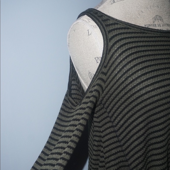 Cold Shoulder Thermal - Picture 3 of 4